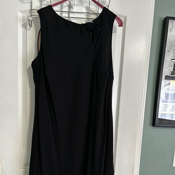 Black formal dress - Picture 2 of 6